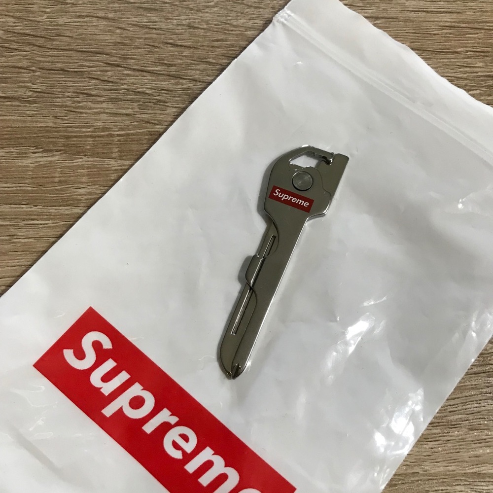 Supreme utility keychain